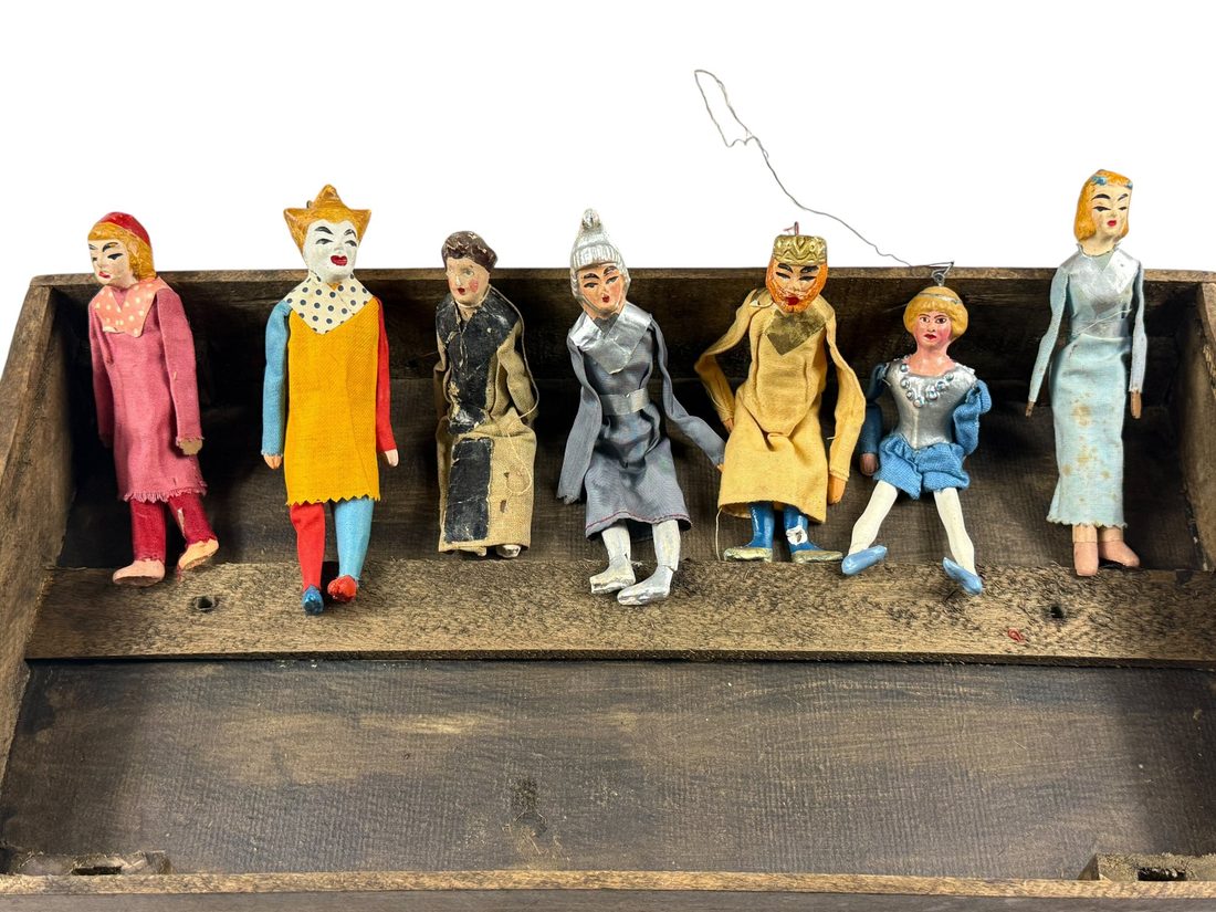 Portable parlour marionette theatre — 3